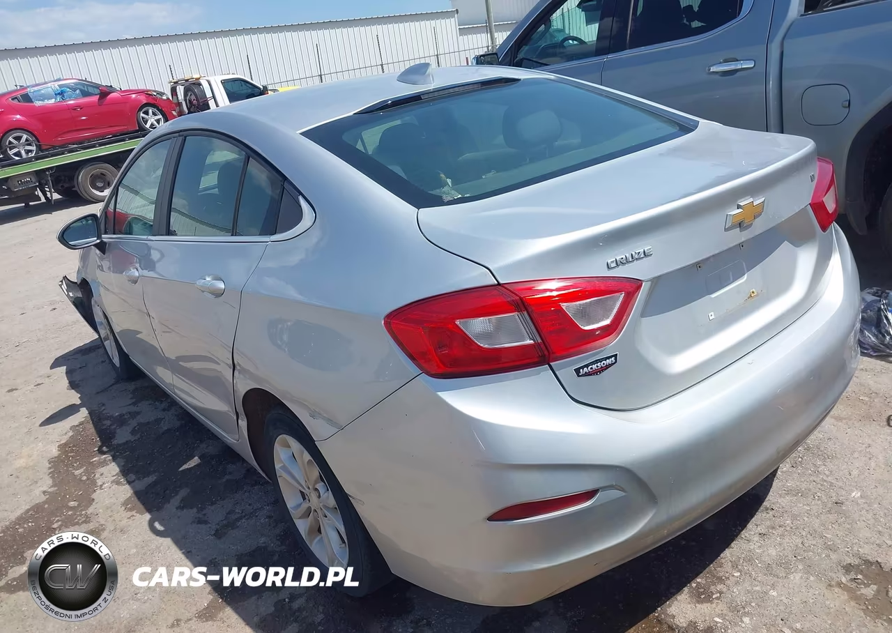 2019 Chevrolet Cruze Lt VIN:1G1BE5SMXK7124710 - 3