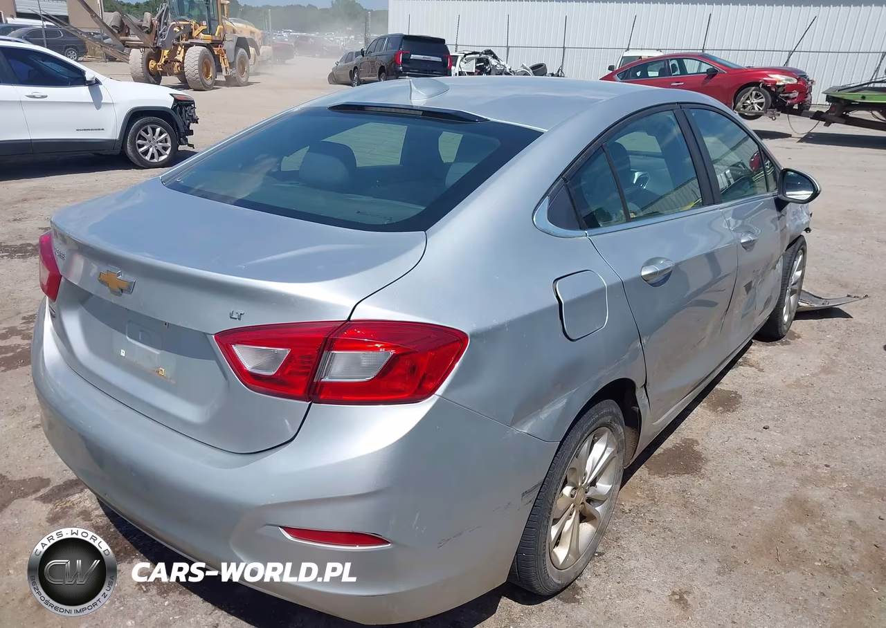 2019 Chevrolet Cruze Lt VIN:1G1BE5SMXK7124710 - 4