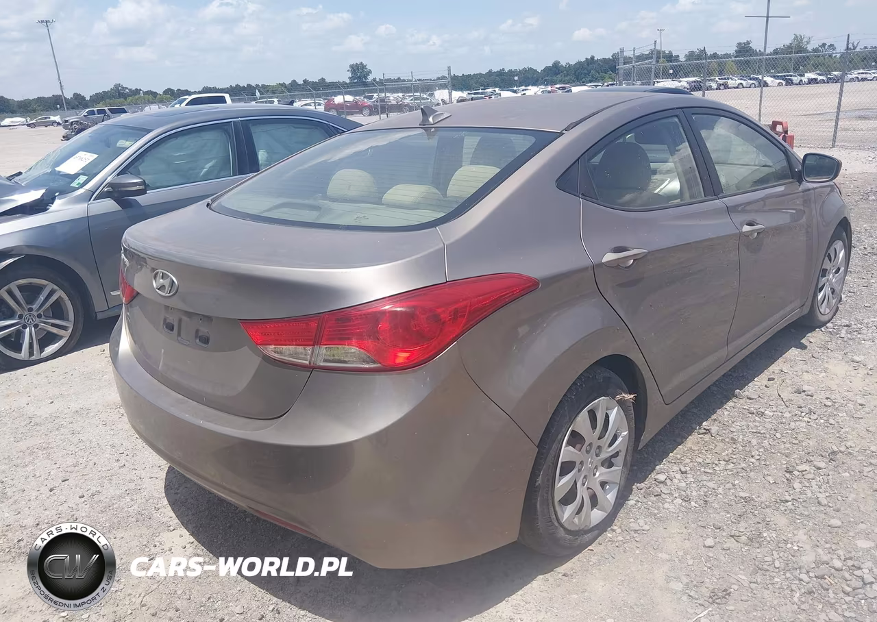 2012 Hyundai Elantra Gls VIN:5NPDH4AE8CH133575 - 4