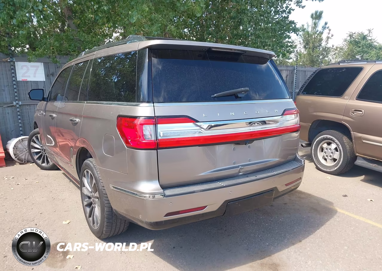 2018 Lincoln Navigator Select VIN:5LMJJ2HT1JEL10344 - 3