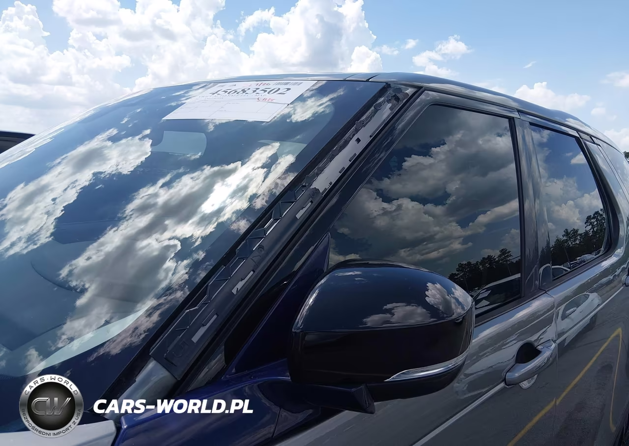 2017 Land Rover Discovery First Edition VIN:SALRTBBV7HA015211 - 17