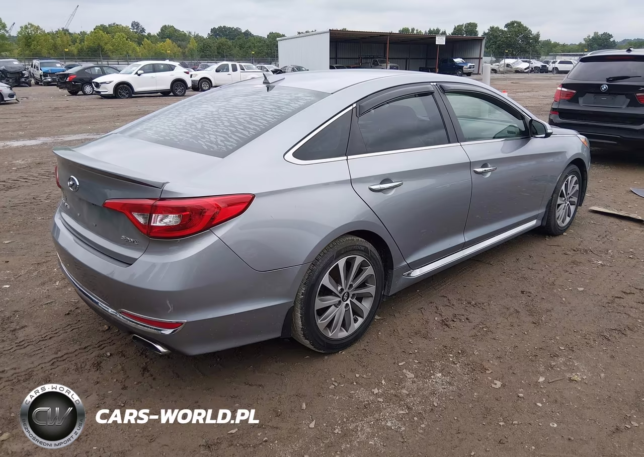 2015 Hyundai Sonata Sport VIN:5NPE34AFXFH142939 - 4
