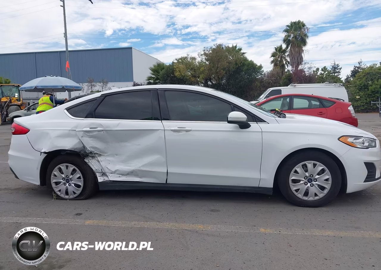 2020 Ford Fusion S VIN:3FA6P0G76LR112806 - 13