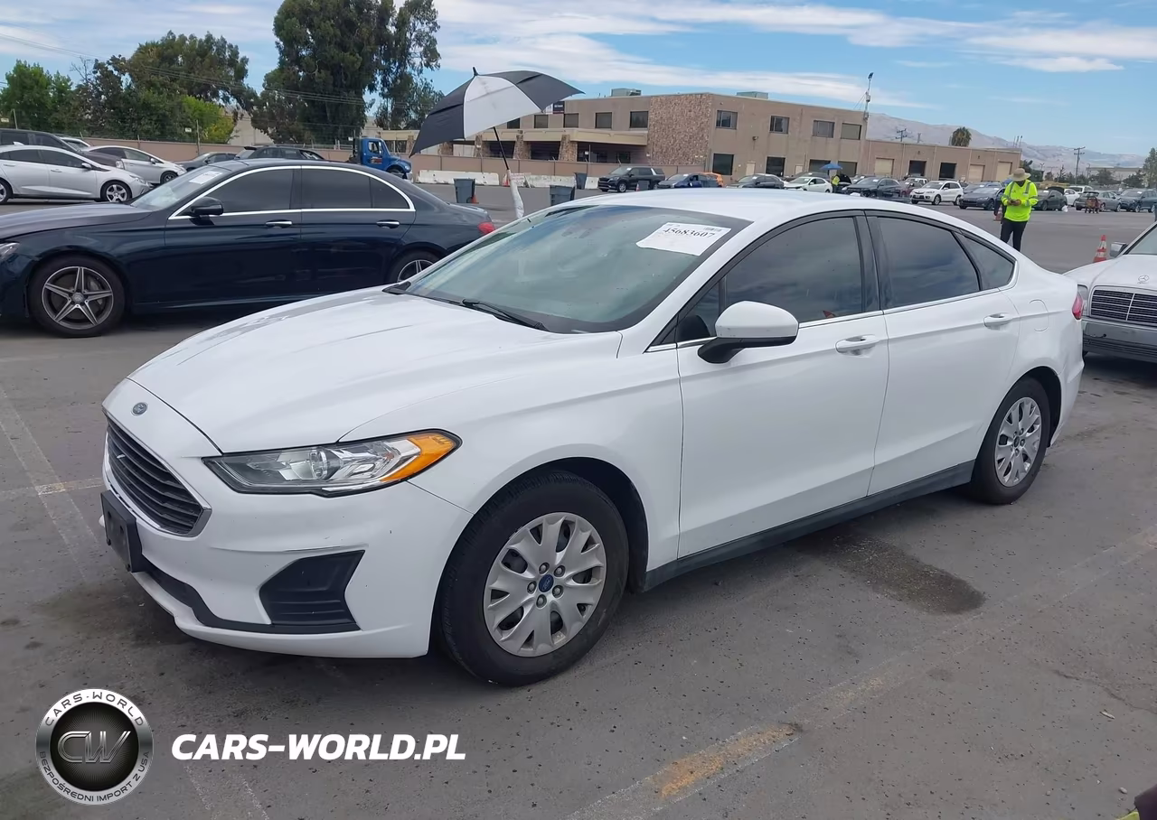 2020 Ford Fusion S VIN:3FA6P0G76LR112806 - 2