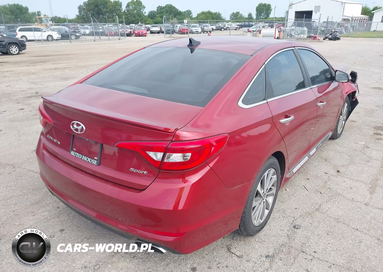 2016 Hyundai Sonata Sport VIN:5NPE34AF4GH389777 - 4