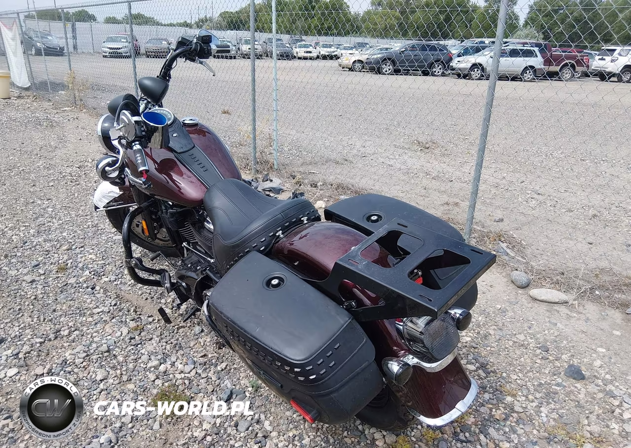 2018 Harley-Davidson Flhcs Heritage Classic 114 VIN:1HD1YBK17JC030531 - 3