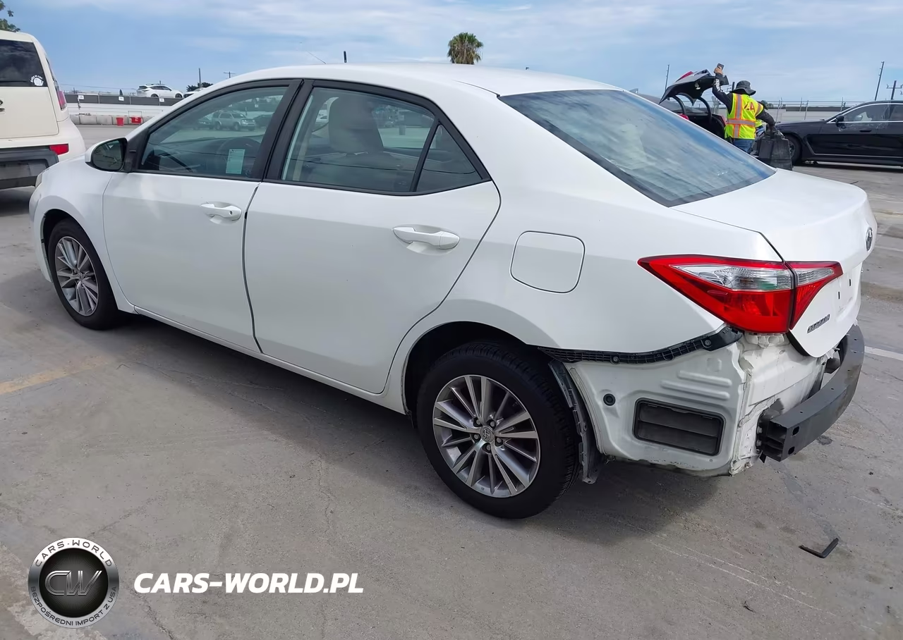 2015 Toyota Corolla Le Plus VIN:5YFBURHE3FP196211 - 3
