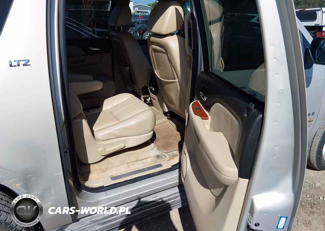 2007 Chevrolet Suburban Ltz VIN:1GNFC16J37R243435 - 8