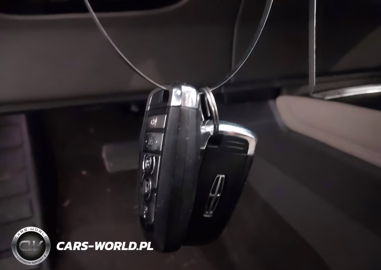 2020 Lincoln Corsair Standard VIN:5LMCJ1C94LUL04156 - 11