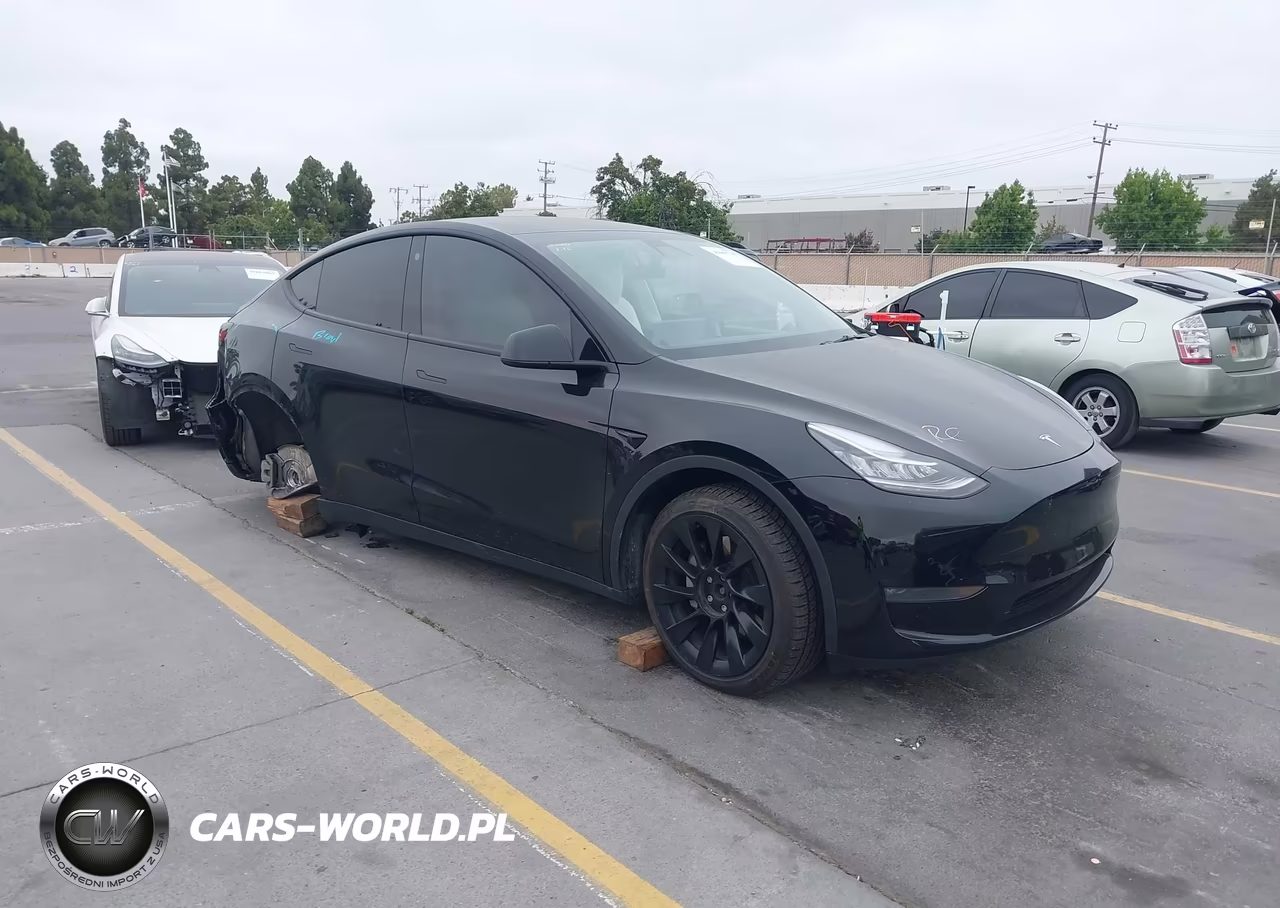 2021 Tesla Model Y Long Range Dual Motor All-Wheel Drive – zdjęcie 1 z 17
