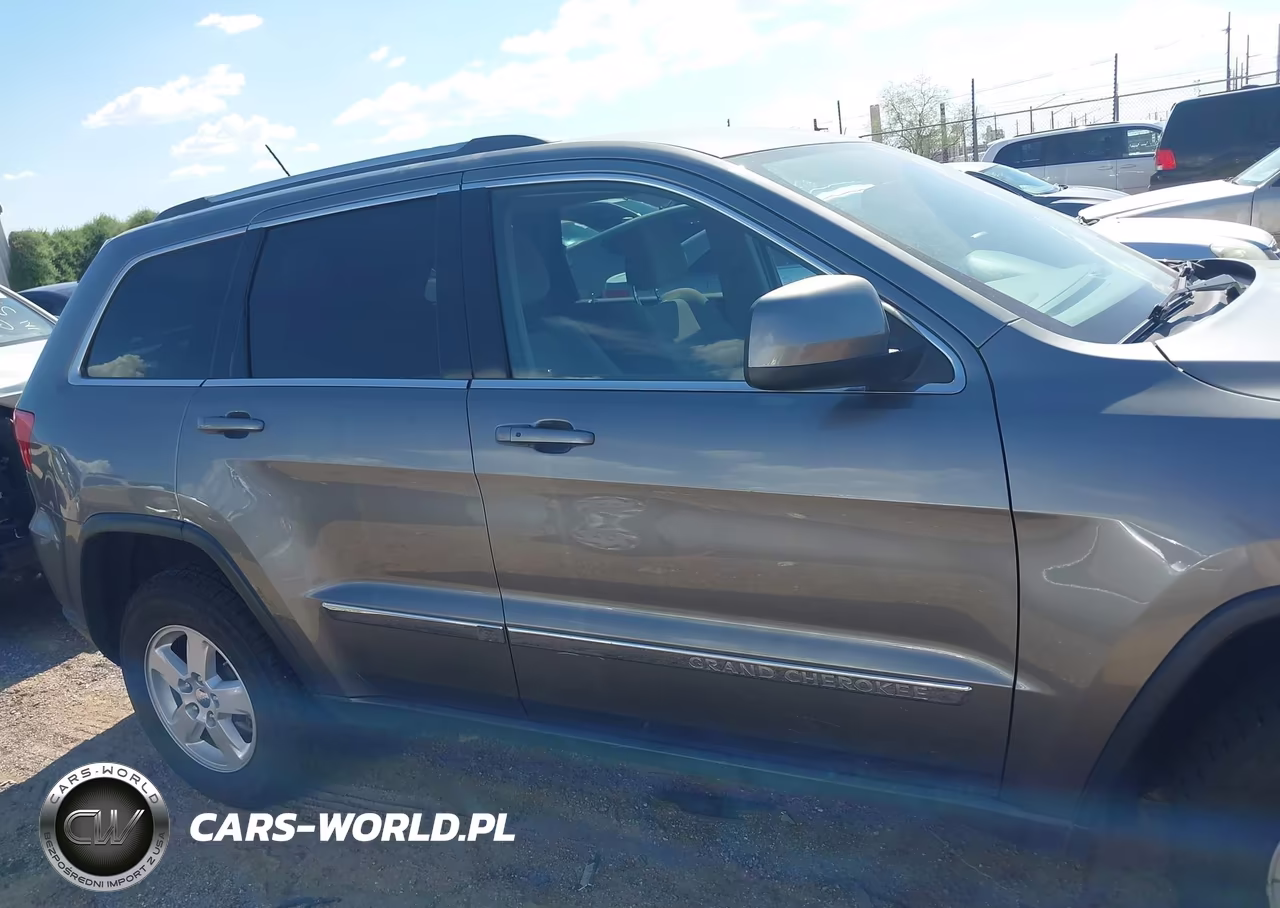 2013 Jeep Grand Cherokee Laredo VIN:1C4RJFAG7DC577888 - 13