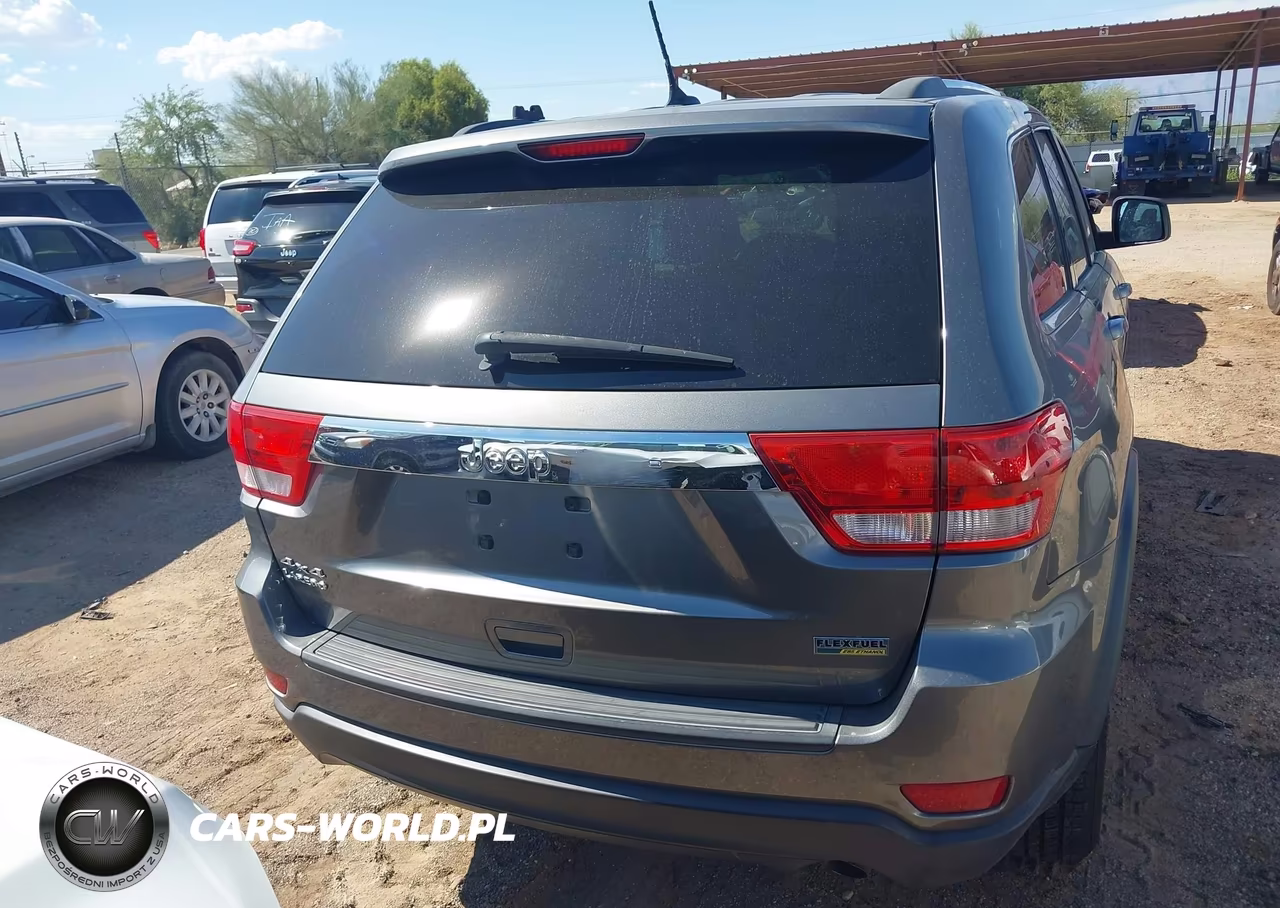2013 Jeep Grand Cherokee Laredo VIN:1C4RJFAG7DC577888 - 16