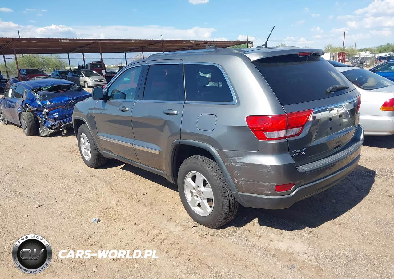 2013 Jeep Grand Cherokee Laredo VIN:1C4RJFAG7DC577888 - 3