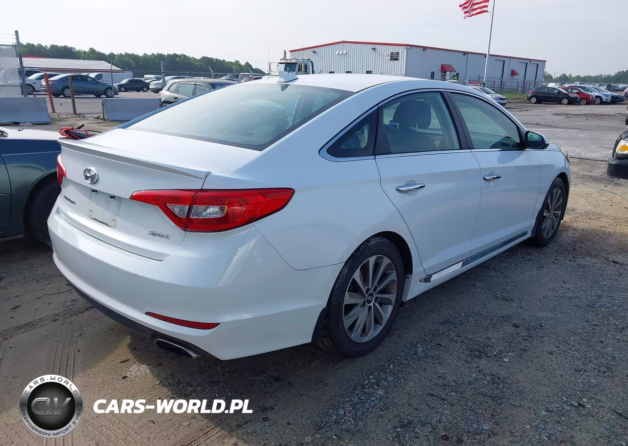 2015 Hyundai Sonata Sport VIN:5NPE34AF9FH224953 - 4