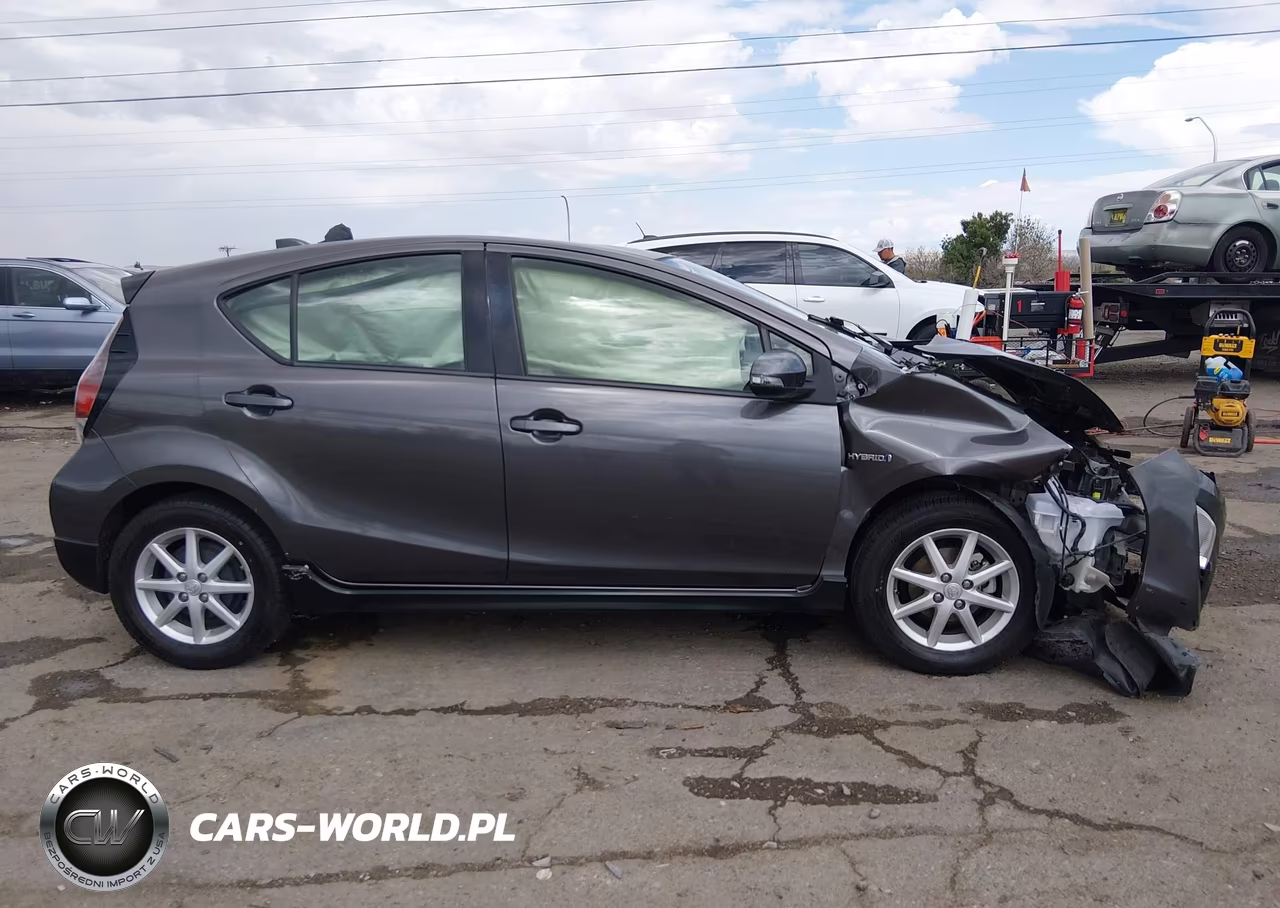 2017 Toyota Prius C One VIN:JTDKDTB30H1592575 - 13