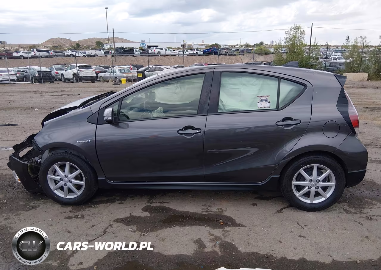 2017 Toyota Prius C One VIN:JTDKDTB30H1592575 - 14