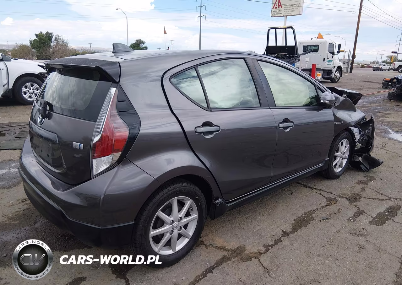 2017 Toyota Prius C One VIN:JTDKDTB30H1592575 - 4