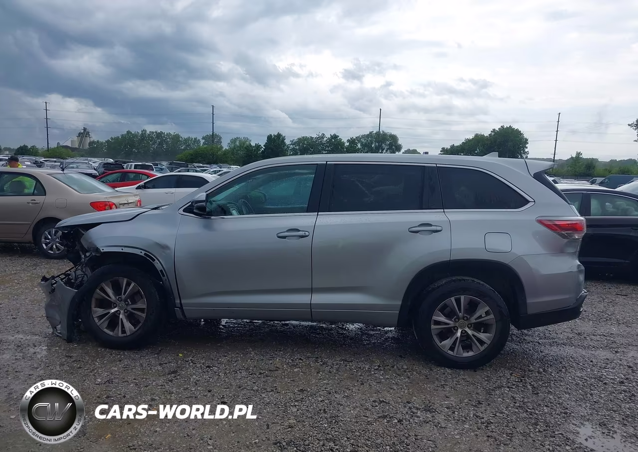 2015 Toyota Highlander Le Plus V6 VIN:5TDZKRFH0FS091490 - 15