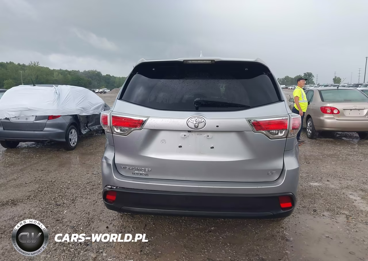 2015 Toyota Highlander Le Plus V6 VIN:5TDZKRFH0FS091490 - 17