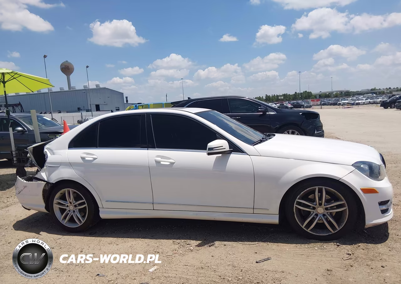 2013 Mercedes-Benz C 250 Sport VIN:WDDGF4HB2DR251412 - 13