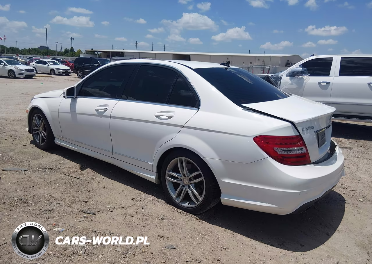 2013 Mercedes-Benz C 250 Sport VIN:WDDGF4HB2DR251412 - 3