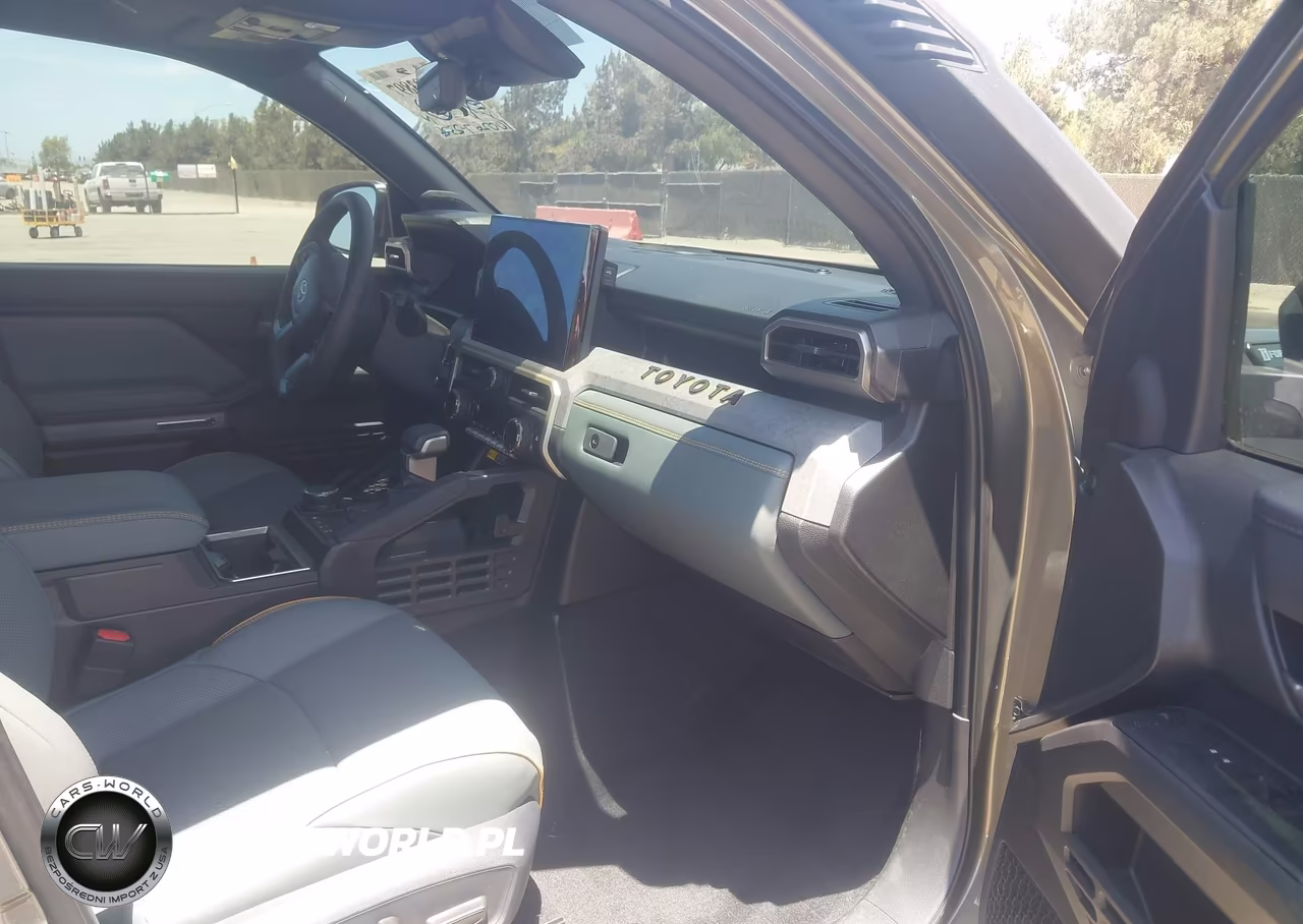 2026 Toyota Tacoma Hybrid Trailhunter VIN:3TYLC5LN8TT053298 - 5