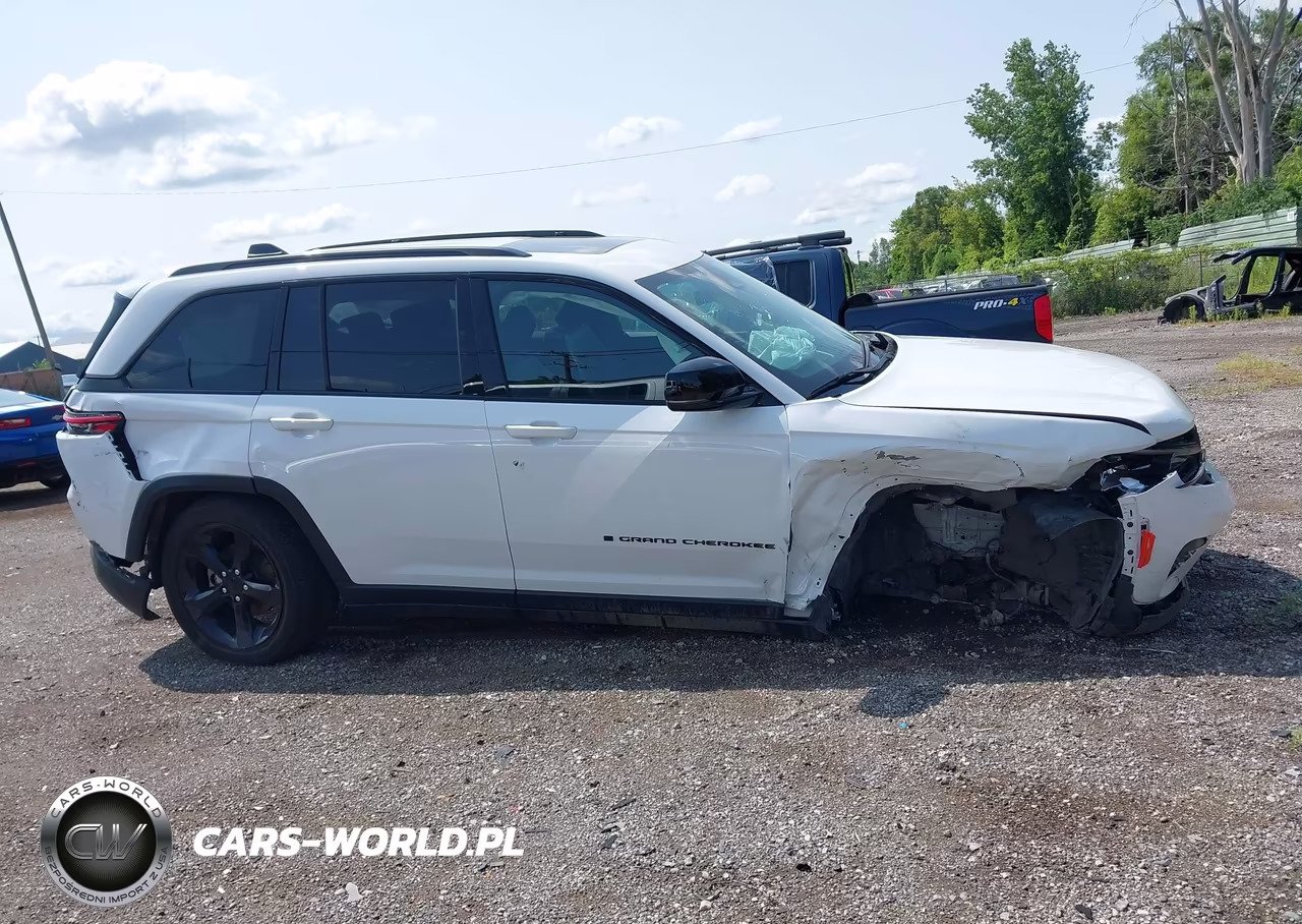 2025 Jeep Grand Cherokee Altitude X 4X4 VIN:1C4RJHAG5SC291417 - 13
