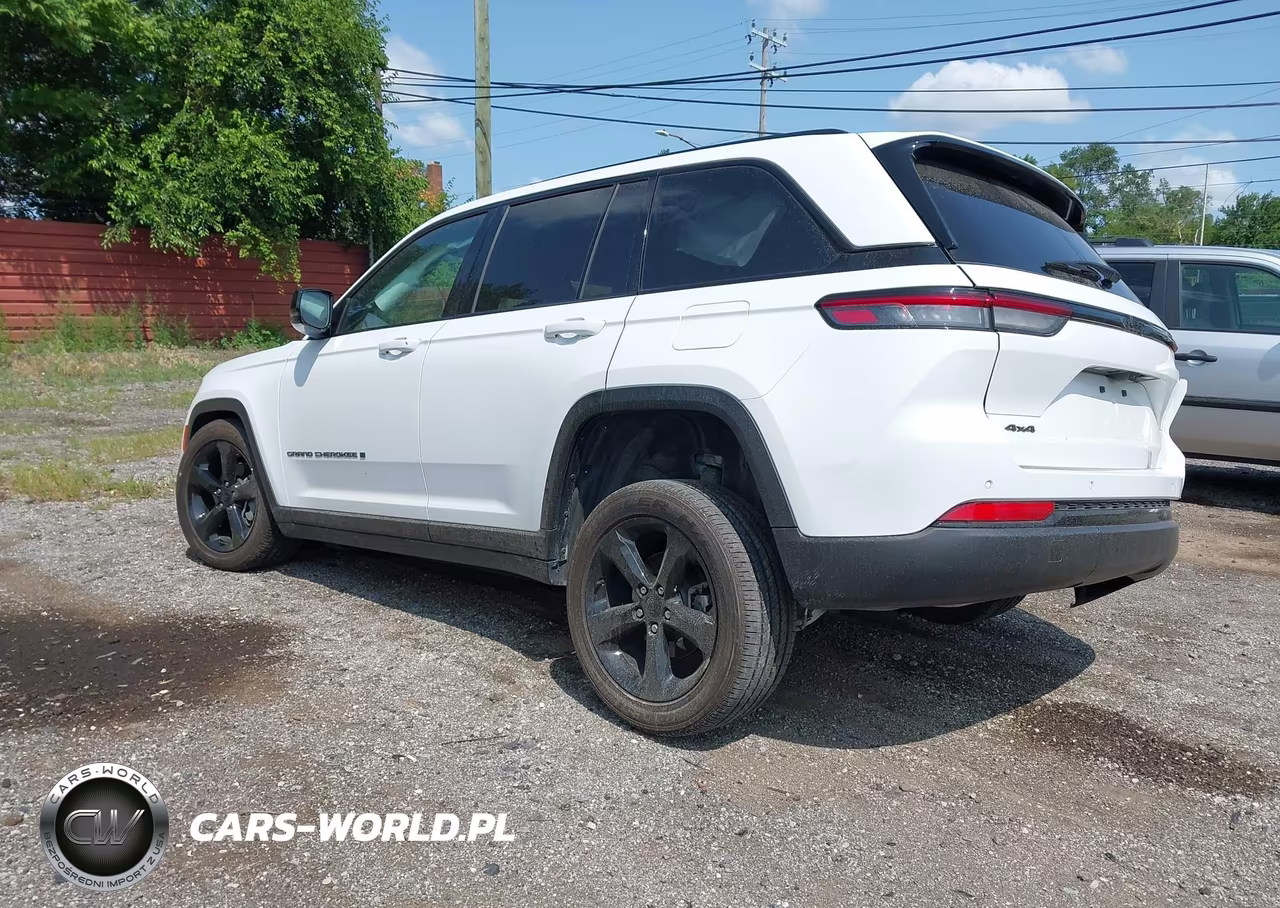 2025 Jeep Grand Cherokee Altitude X 4X4 VIN:1C4RJHAG5SC291417 - 3