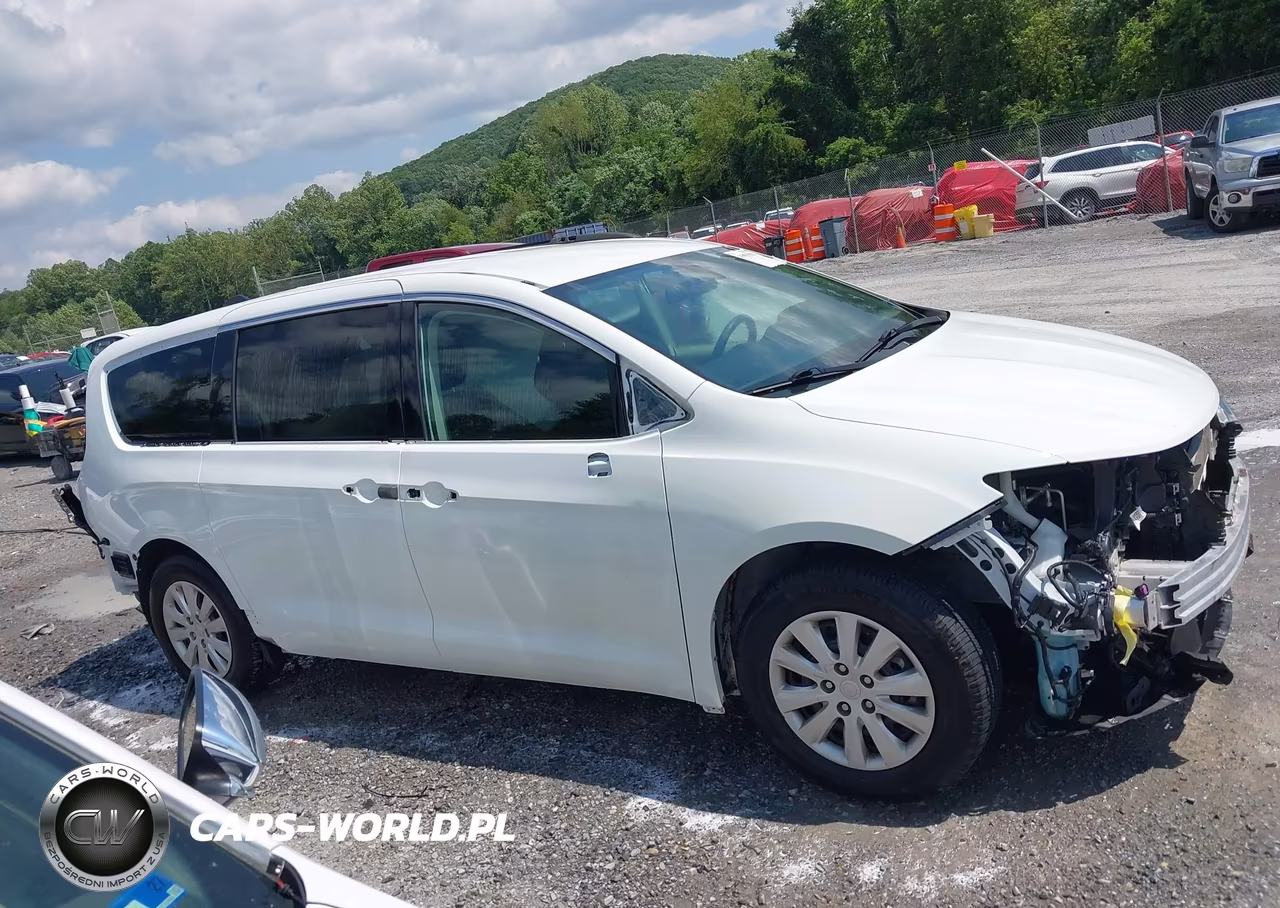 2020 Chrysler Voyager L VIN:2C4RC1AG2LR146247 - 14