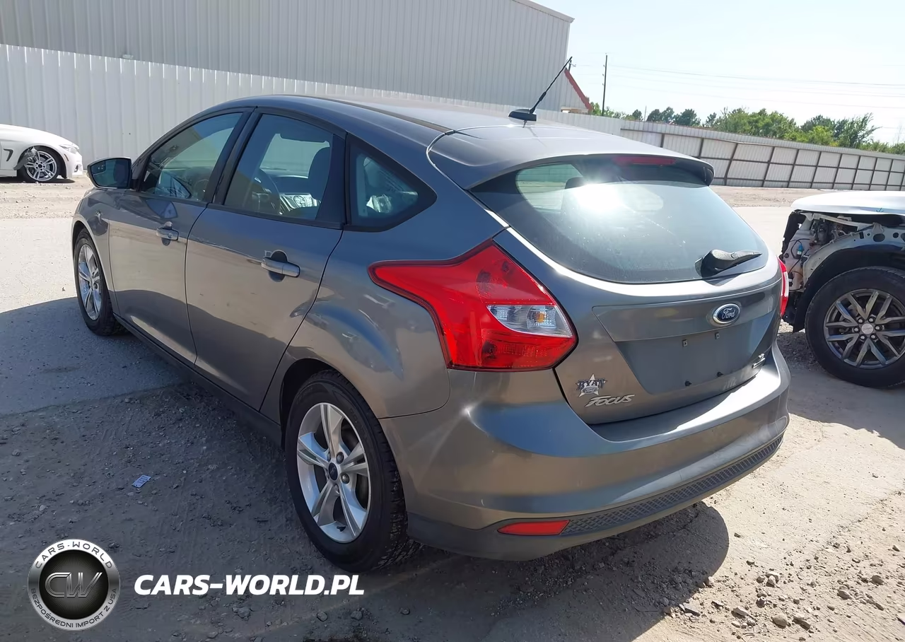 2014 Ford Focus Se VIN:1FADP3K28EL299732 - 3