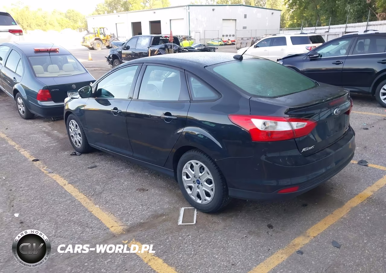 2012 Ford Focus Se VIN:1FAHP3F26CL421934 - 3