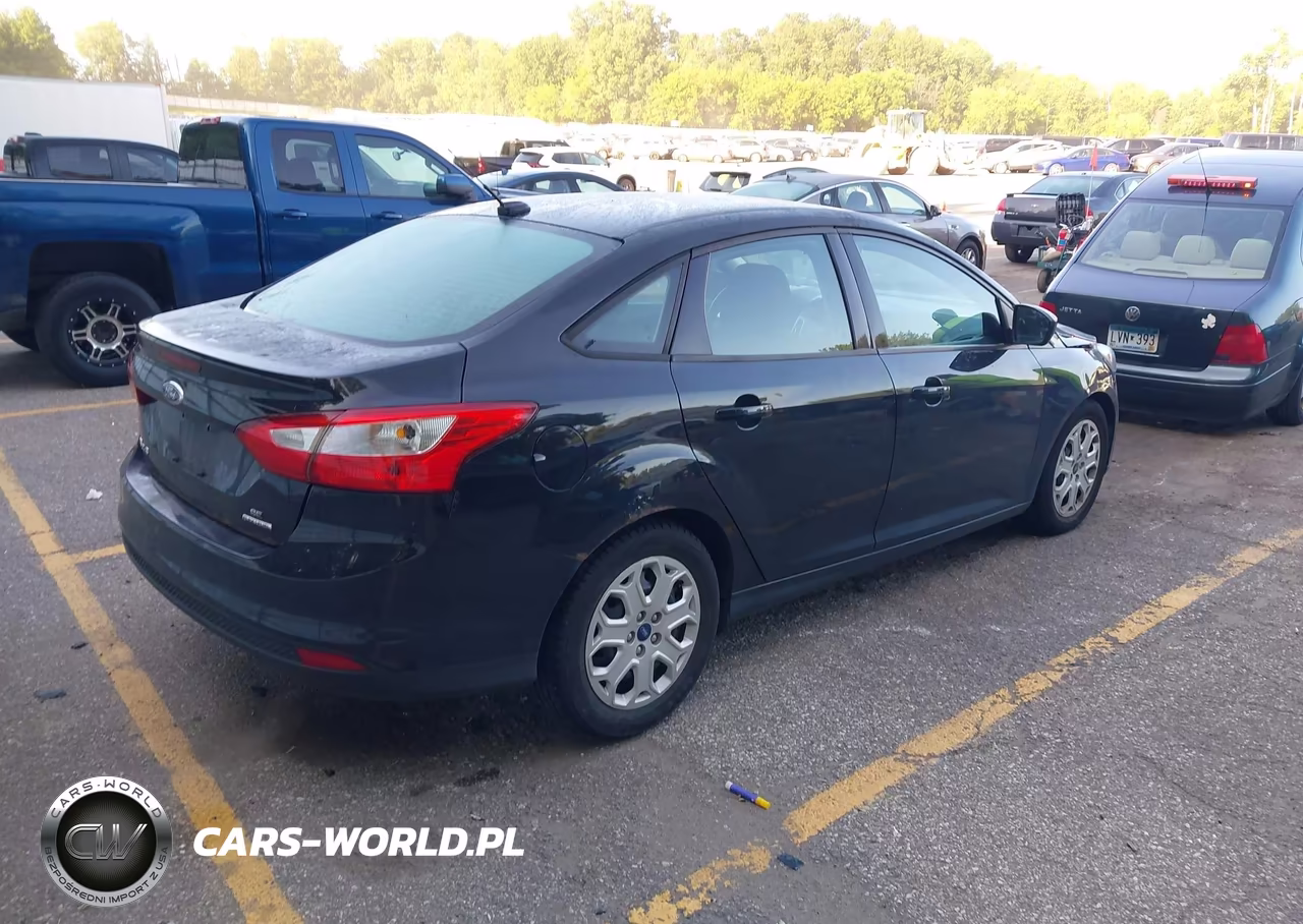 2012 Ford Focus Se VIN:1FAHP3F26CL421934 - 4