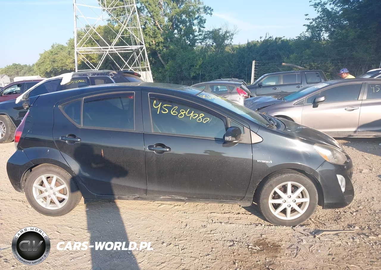 2016 Toyota Prius C Four VIN:JTDKDTB3XG1122794 - 11