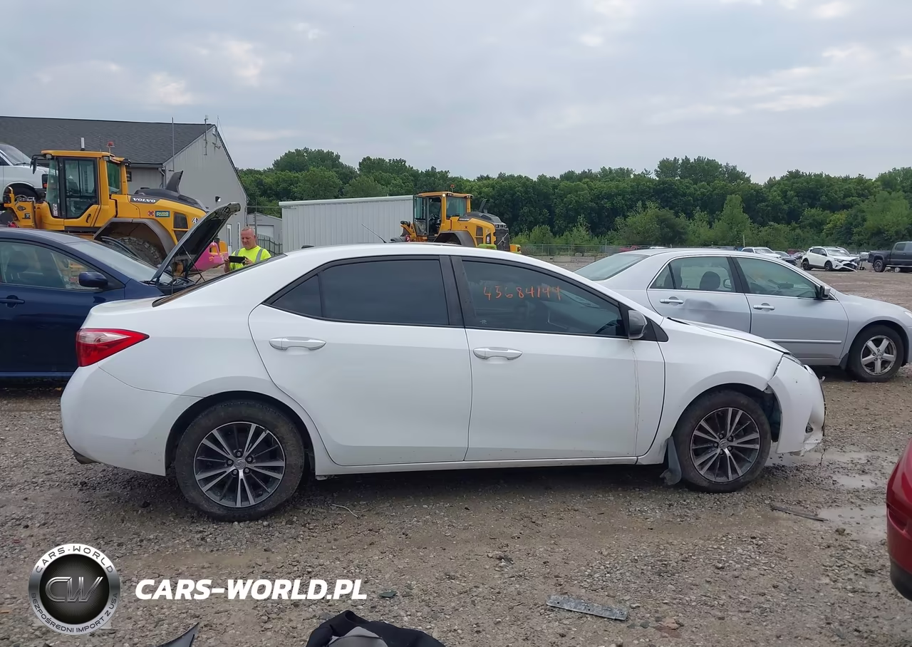 2018 Toyota Corolla Le VIN:2T1BURHE4JC972273 - 13