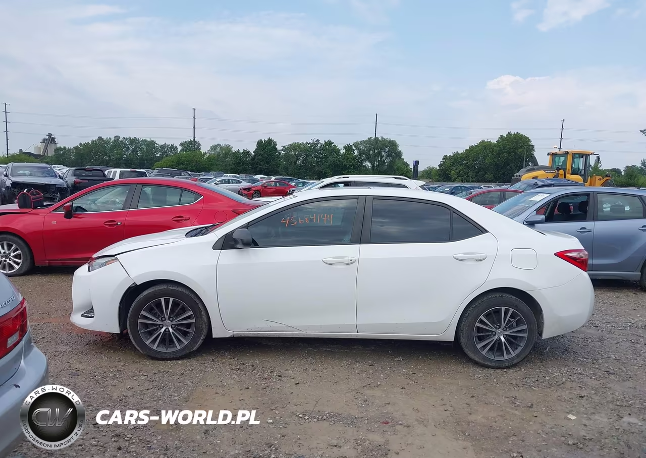 2018 Toyota Corolla Le VIN:2T1BURHE4JC972273 - 14