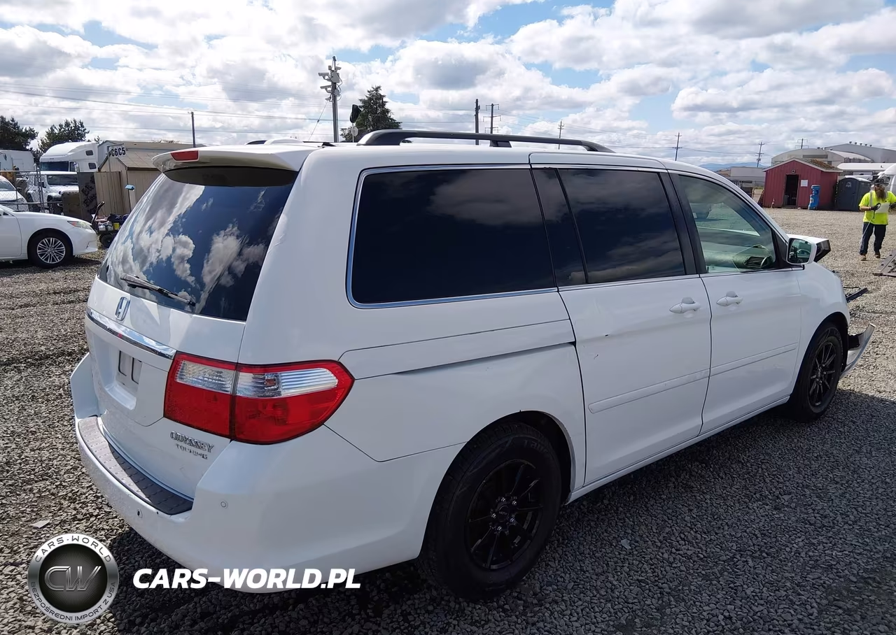 2005 Honda Odyssey Touring VIN:5FNRL38805B129763 - 4