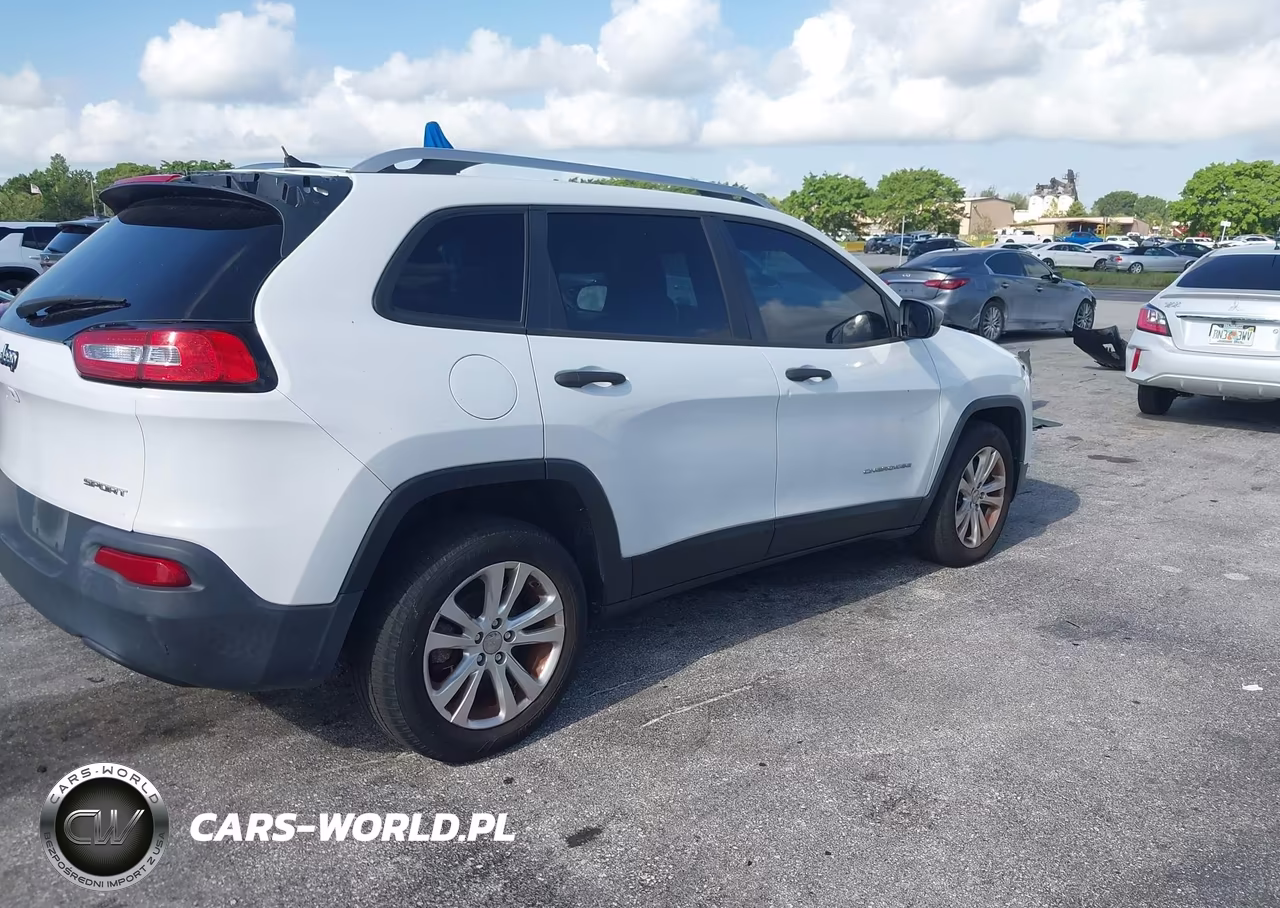 2015 Jeep Cherokee Sport VIN:1C4PJLAB1FW657005 - 4