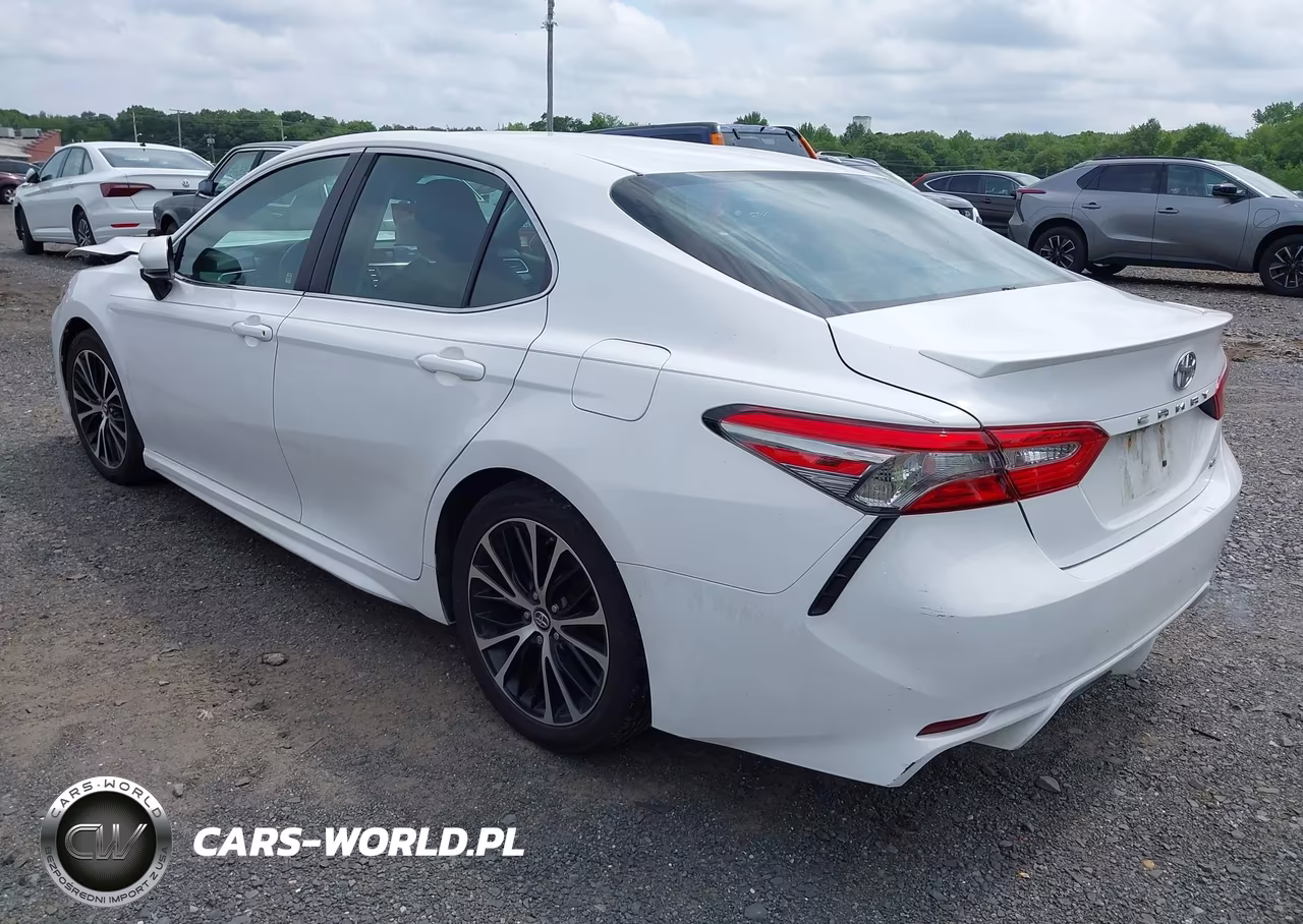 2018 Toyota Camry Se VIN:4T1B11HK9JU570361 - 3