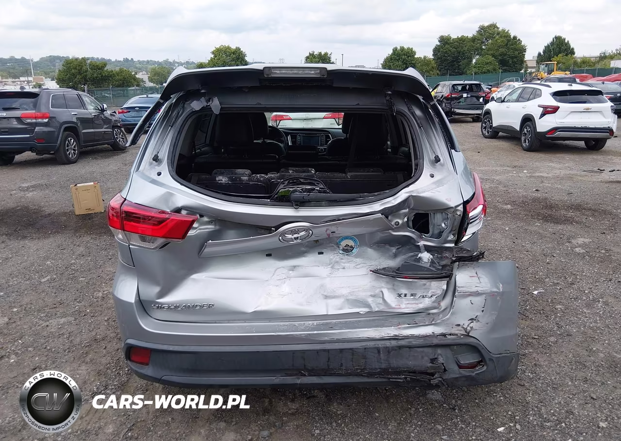 2018 Toyota Highlander Xle VIN:5TDJZRFH3JS550299 - 16