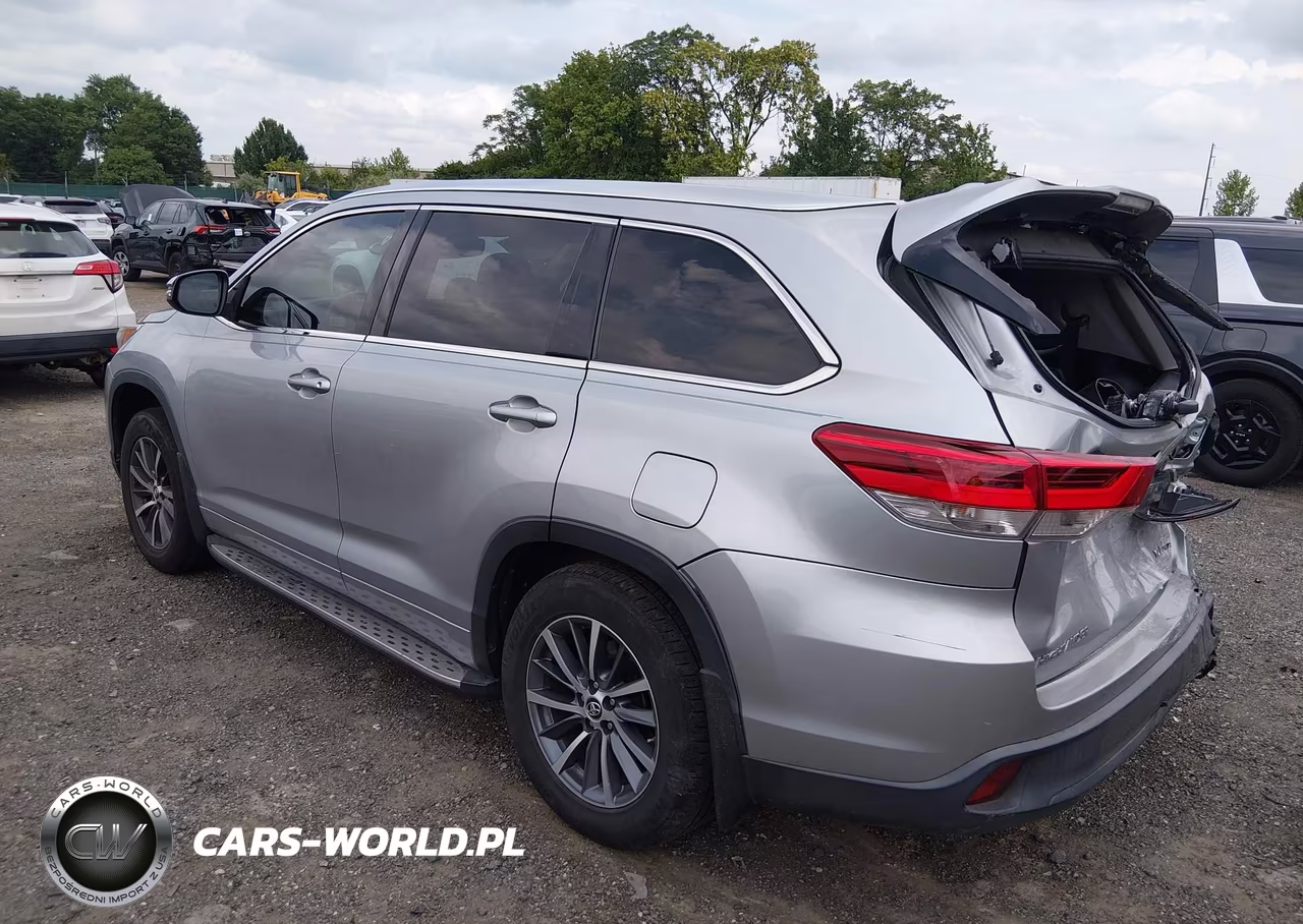 2018 Toyota Highlander Xle VIN:5TDJZRFH3JS550299 - 3