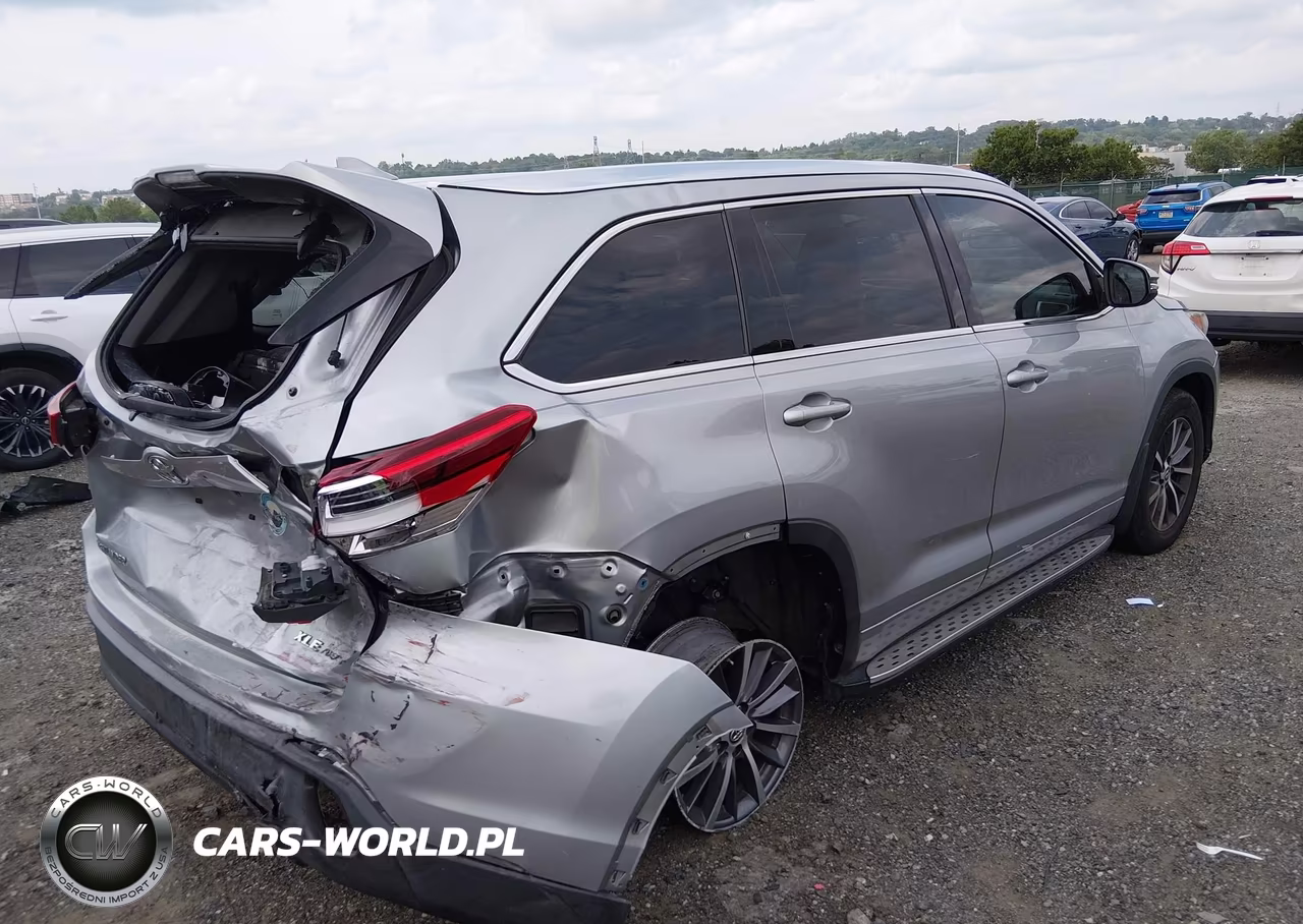 2018 Toyota Highlander Xle VIN:5TDJZRFH3JS550299 - 4