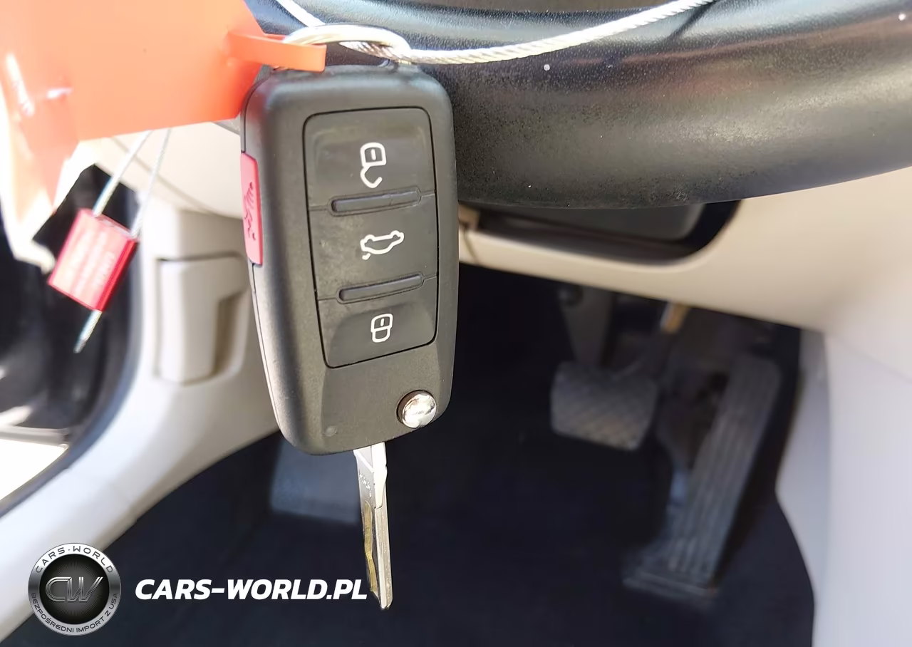 2019 Volkswagen Passat 2.0T Wolfsburg Edition VIN:1VWLA7A32KC003492 - 11