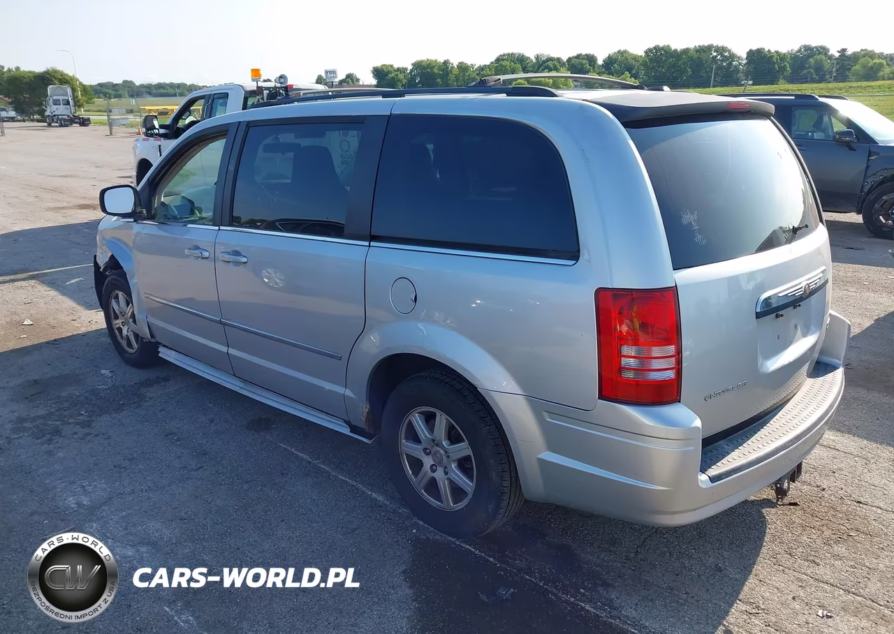 2010 Chrysler Town & Country Touring VIN:2A4RR5D18AR131983 - 3