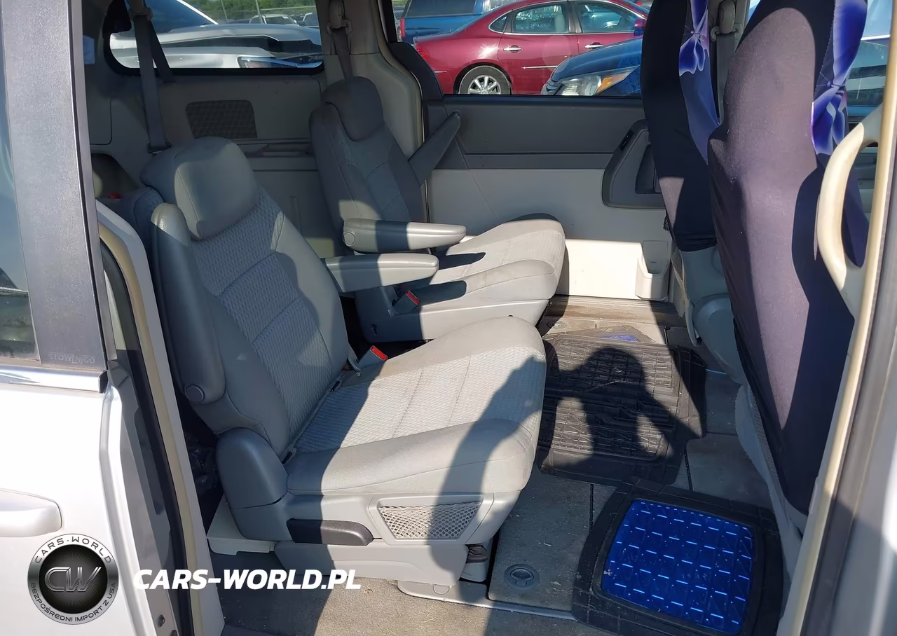 2010 Chrysler Town & Country Touring VIN:2A4RR5D18AR131983 - 8