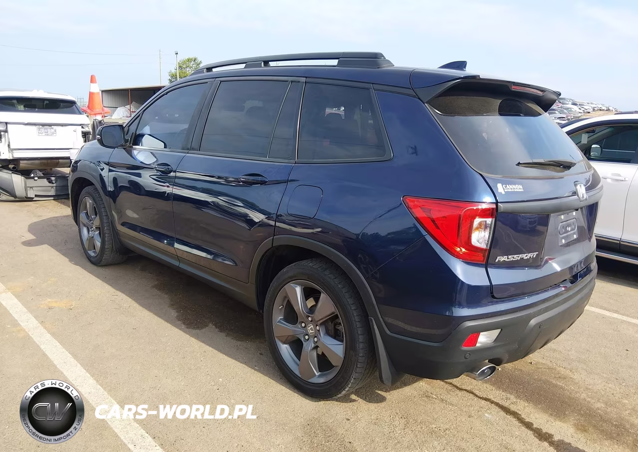 2019 Honda Passport Touring VIN:5FNYF7H90KB000128 - 3