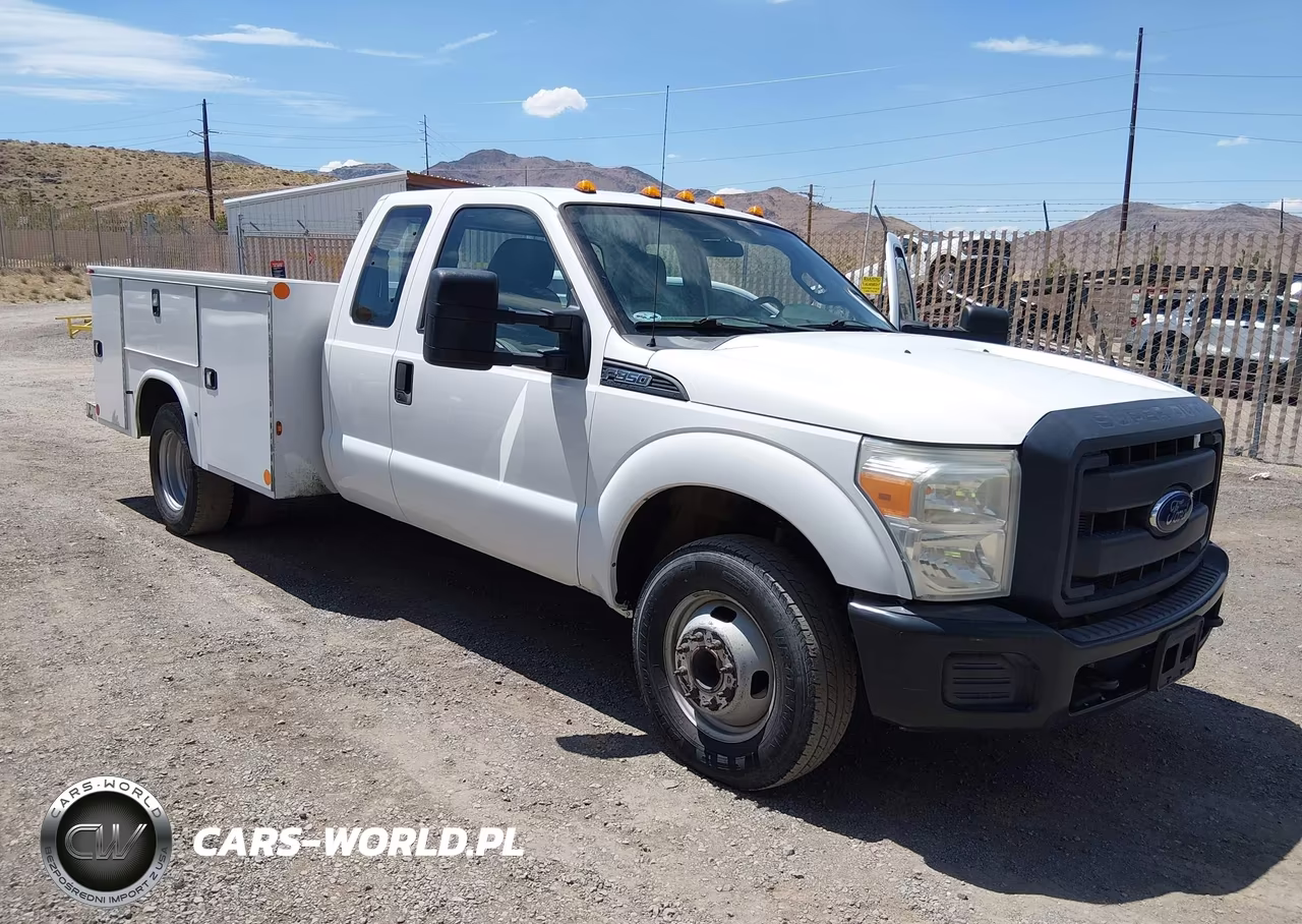 2015 Ford F-350 Chassis Xl