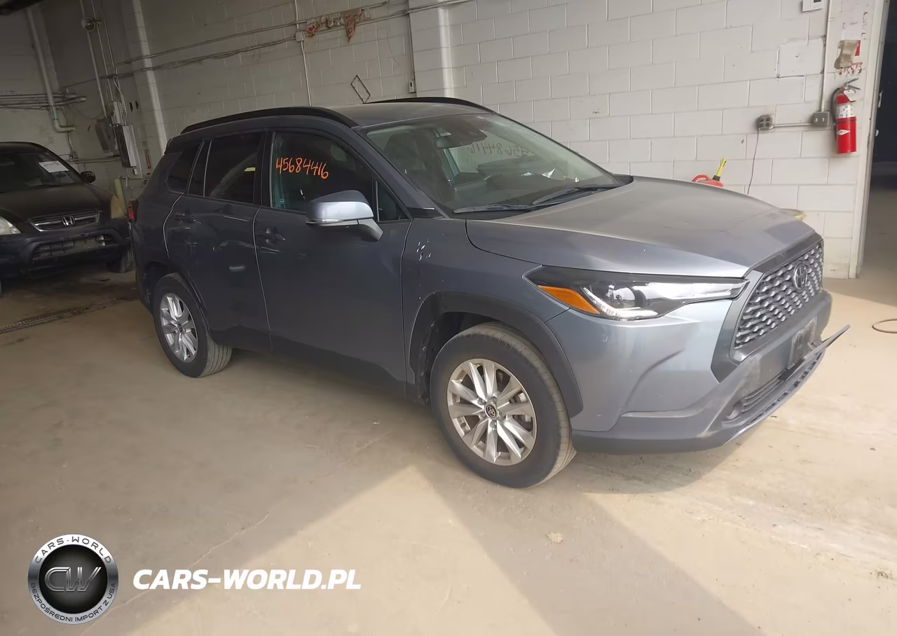 2022 Toyota Corolla Cross Le VIN:7MUCAABG0NV013979 - 1