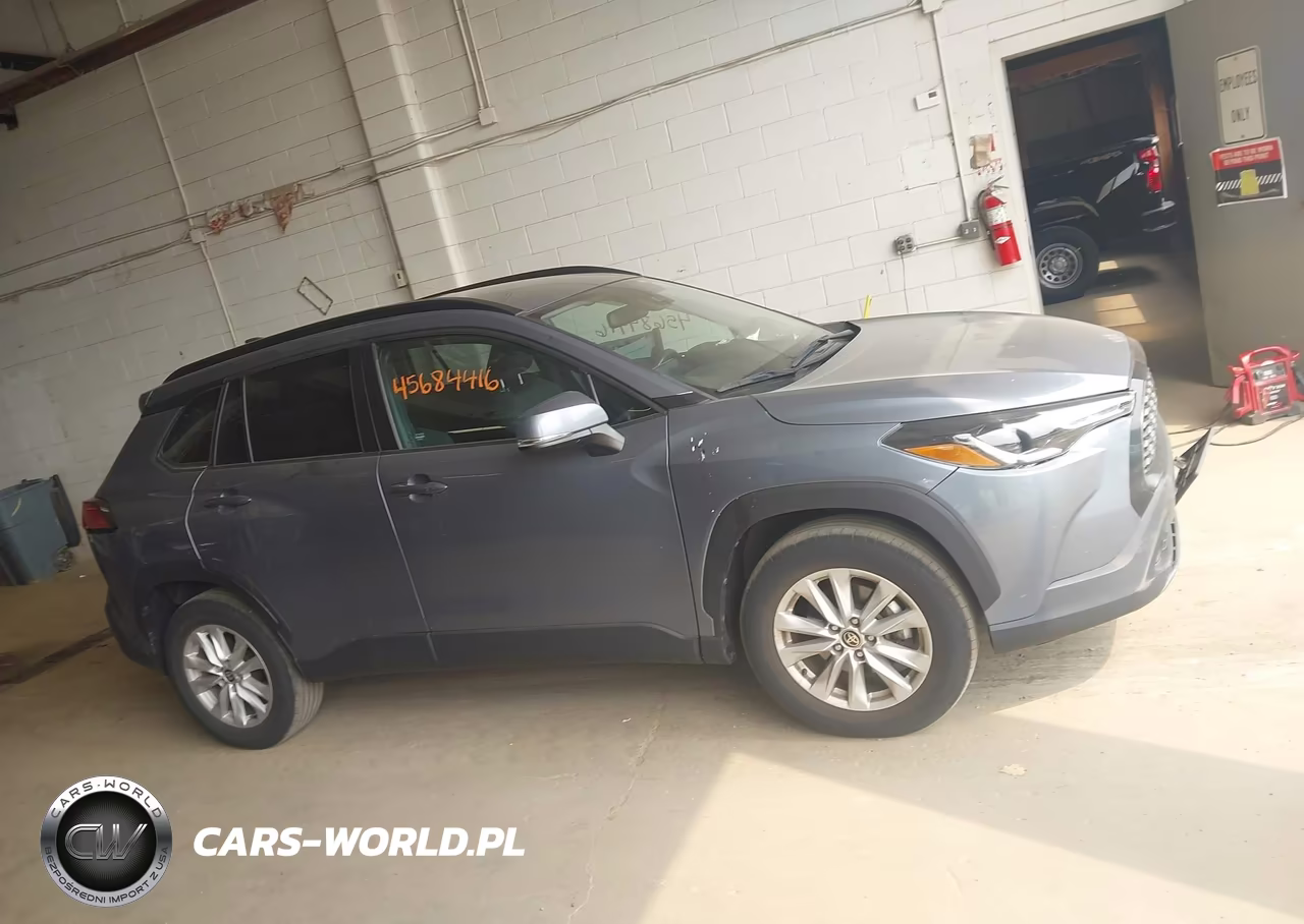 2022 Toyota Corolla Cross Le VIN:7MUCAABG0NV013979 - 13