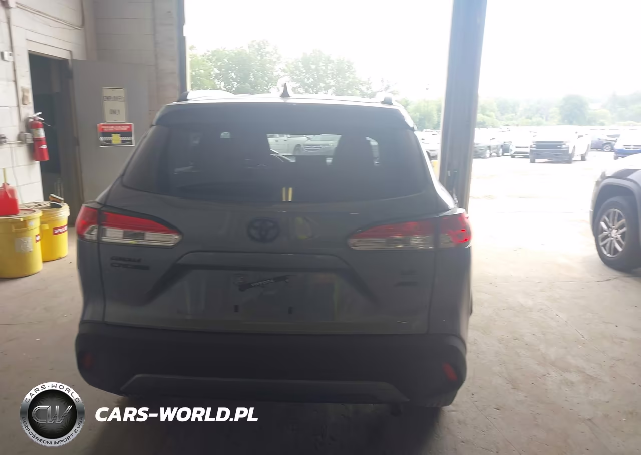 2022 Toyota Corolla Cross Le VIN:7MUCAABG0NV013979 - 16