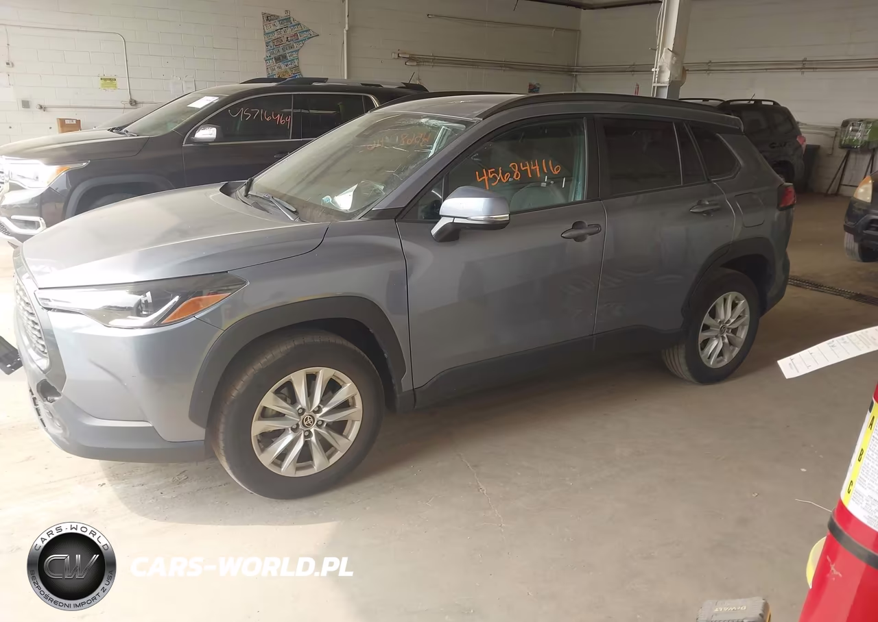 2022 Toyota Corolla Cross Le VIN:7MUCAABG0NV013979 - 2